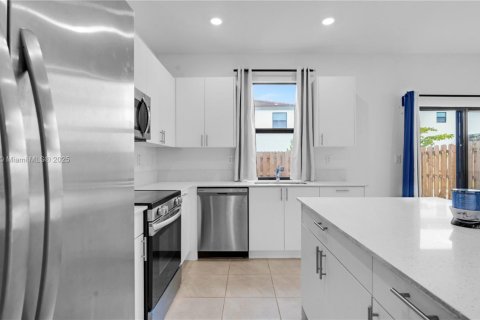 Купить таунхаус в Майами, Флорида 3 спальни, 168.34м2, № 1954229 - фото 8