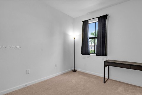 Купить таунхаус в Майами, Флорида 3 спальни, 168.34м2, № 1954229 - фото 30