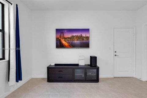 Купить таунхаус в Майами, Флорида 3 спальни, 168.34м2, № 1954229 - фото 16