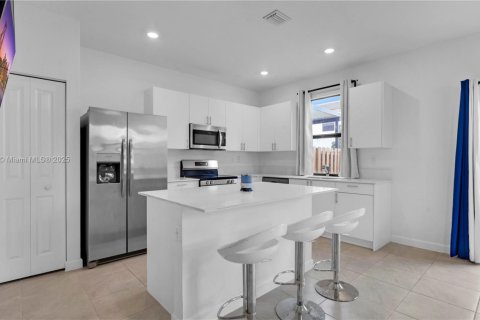 Купить таунхаус в Майами, Флорида 3 спальни, 168.34м2, № 1954229 - фото 6