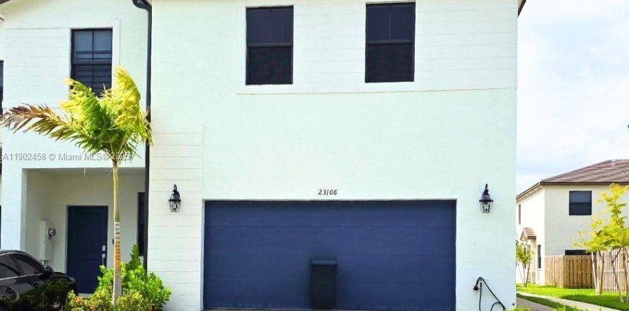 Townhouse in Miami, Florida 3 bedrooms, 168.34 sq.m. № 1954229
