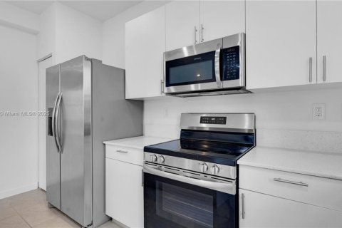 Купить таунхаус в Майами, Флорида 3 спальни, 168.34м2, № 1954229 - фото 10