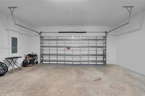 Купить таунхаус в Майами, Флорида 3 спальни, 168.34м2, № 1954229 - фото 19