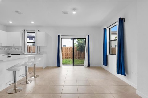 Купить таунхаус в Майами, Флорида 3 спальни, 168.34м2, № 1954229 - фото 12