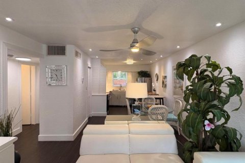 Condominio en alquiler en Fort Lauderdale, Florida, 2 dormitorios, 55.74 m2 № 2085952 - foto 2