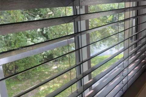 Condo in Hollywood, Florida, 2 bedrooms  № 2003254 - photo 7