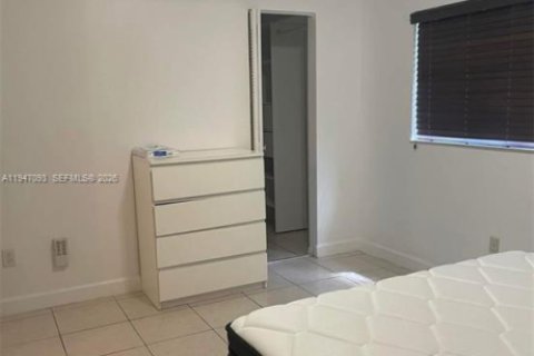 Condo in Hollywood, Florida, 2 bedrooms  № 2003254 - photo 5