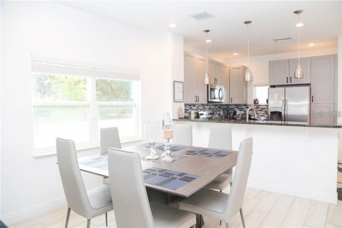 Townhouse in Davenport, Florida 3 bedrooms, 140.19 sq.m. № 2349153 - photo 8
