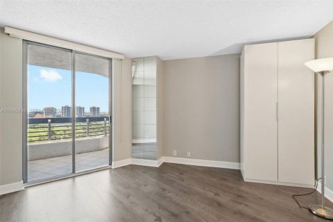 Снять в аренду кондоминиум в Авентура, Флорида 2 спальни, 109.72м2, № 2004595 - фото 22