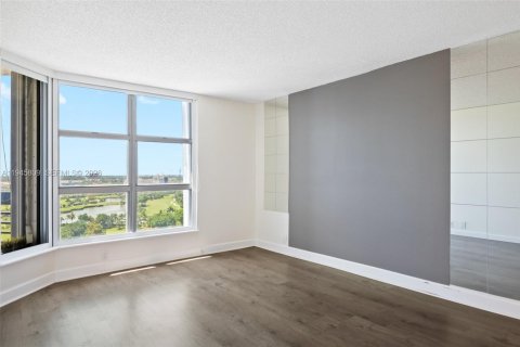 Снять в аренду кондоминиум в Авентура, Флорида 2 спальни, 109.72м2, № 2004595 - фото 17