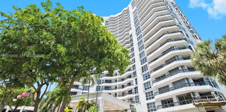 Кондоминиум с 2 спальнями в Авентура, Флорида № 2004595