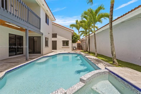 House in Hialeah, Florida 4 bedrooms, 249.91 sq.m. № 1834005 - photo 6