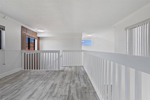 House in Hialeah, Florida 4 bedrooms, 249.91 sq.m. № 1834005 - photo 23