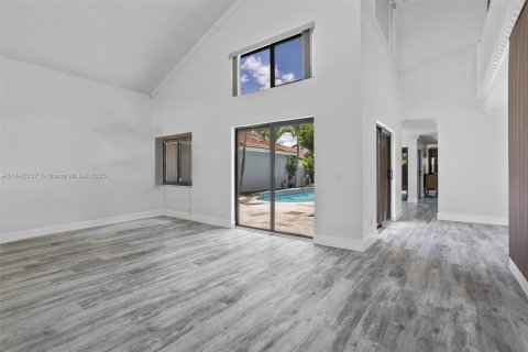 House in Hialeah, Florida 4 bedrooms, 249.91 sq.m. № 1834005 - photo 10