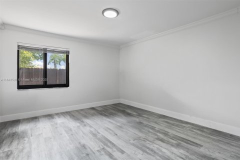 House in Hialeah, Florida 4 bedrooms, 249.91 sq.m. № 1834005 - photo 18