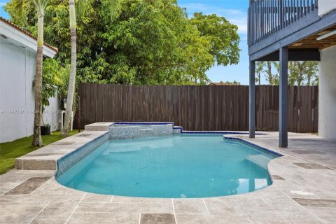 House in Hialeah, Florida 4 bedrooms, 249.91 sq.m. № 1834005 - photo 5