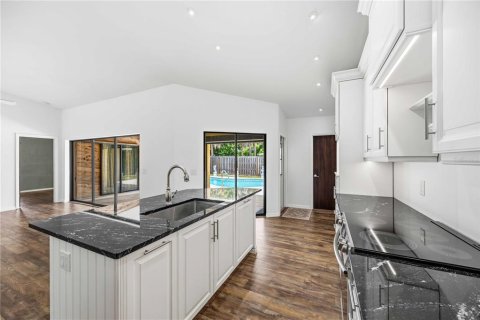 Купить виллу или дом в Нокомис, Флорида 10 комнат, 143.91м2, № 2223694 - фото 22