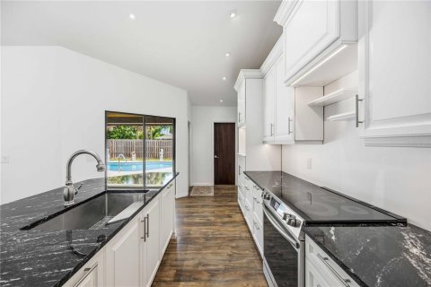 Купить виллу или дом в Нокомис, Флорида 10 комнат, 143.91м2, № 2223694 - фото 21