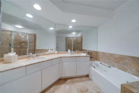 Copropriété à vendre à Miami, Floride: 2 chambres, 121.7 m2 № 2059830 - photo 14
