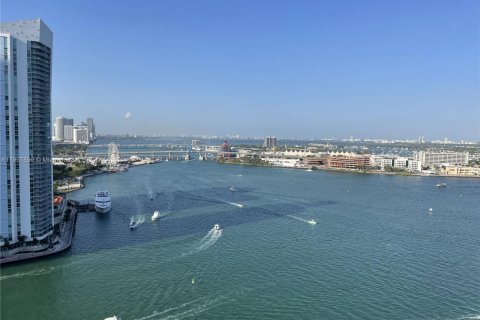 Copropriété à vendre à Miami, Floride: 2 chambres, 121.7 m2 № 2059830 - photo 2