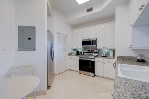 Copropriété à vendre à Miami, Floride: 2 chambres, 121.7 m2 № 2059830 - photo 20
