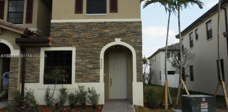 Таунхаус в Хайалиа, Флорида 3 спальни № 1992694