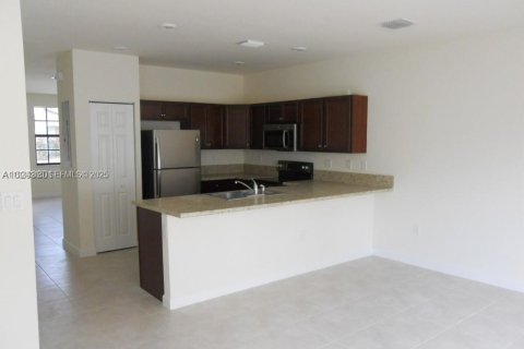 Снять в аренду таунхаус в Хайалиа, Флорида 3 спальни, № 1992694 - фото 4