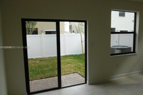 Снять в аренду таунхаус в Хайалиа, Флорида 3 спальни, № 1992694 - фото 6