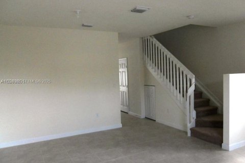 Снять в аренду таунхаус в Хайалиа, Флорида 3 спальни, № 1992694 - фото 3