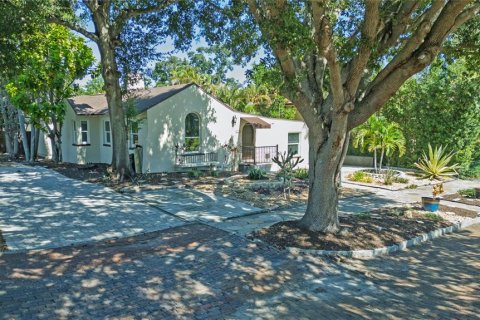 Villa ou maison à Saint Petersburg, Floride 3 chambres, 180.32 m2 № 2430827