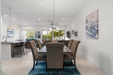 Townhouse in Palm Beach Gardens, Florida 3 bedrooms, 199.18 sq.m. № 2190267 - photo 7