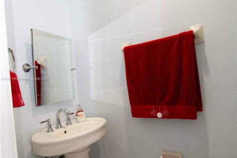 Villa ou maison à vendre à Miami, Floride: 5 chambres, 178.84 m2 № 1985437 - photo 13