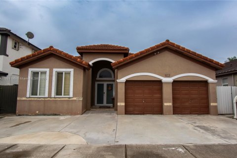 Villa ou maison à vendre à Miami, Floride: 5 chambres, 178.84 m2 № 1985437 - photo 1