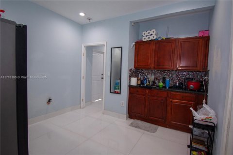Villa ou maison à vendre à Miami, Floride: 5 chambres, 178.84 m2 № 1985437 - photo 18
