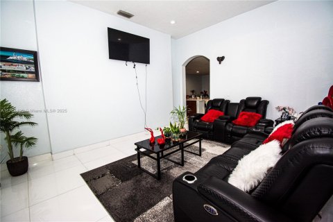 Villa ou maison à vendre à Miami, Floride: 5 chambres, 178.84 m2 № 1985437 - photo 10