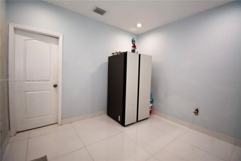 Villa ou maison à vendre à Miami, Floride: 5 chambres, 178.84 m2 № 1985437 - photo 20