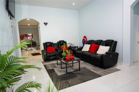 Villa ou maison à vendre à Miami, Floride: 5 chambres, 178.84 m2 № 1985437 - photo 6