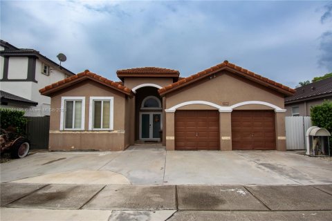 Villa ou maison à vendre à Miami, Floride: 5 chambres, 178.84 m2 № 1985437 - photo 3