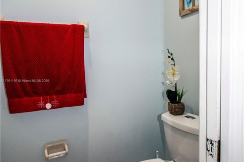 Villa ou maison à vendre à Miami, Floride: 5 chambres, 178.84 m2 № 1985437 - photo 14