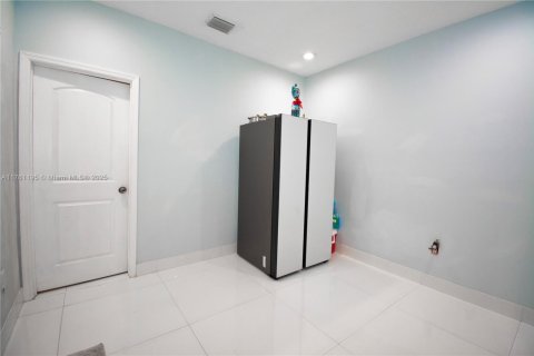 Villa ou maison à vendre à Miami, Floride: 5 chambres, 178.84 m2 № 1985437 - photo 19