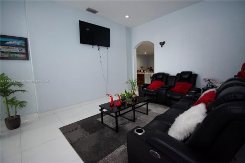 Villa ou maison à vendre à Miami, Floride: 5 chambres, 178.84 m2 № 1985437 - photo 9