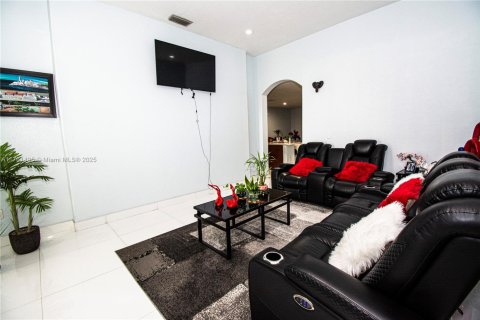 Villa ou maison à vendre à Miami, Floride: 5 chambres, 178.84 m2 № 1985437 - photo 11