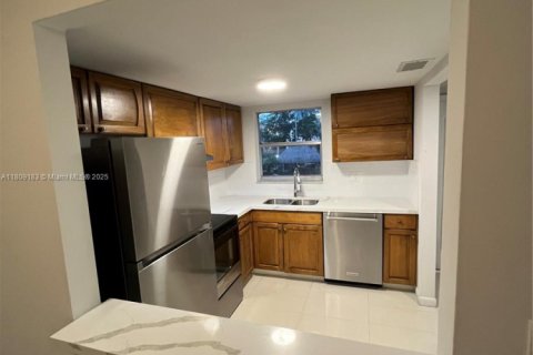 Condo in Margate, Florida, 1 bedroom  № 1750384 - photo 10