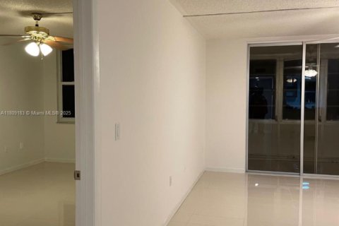 Condo in Margate, Florida, 1 bedroom  № 1750384 - photo 3