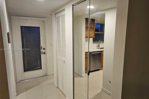 Condo in Margate, Florida, 1 bedroom  № 1750384 - photo 2