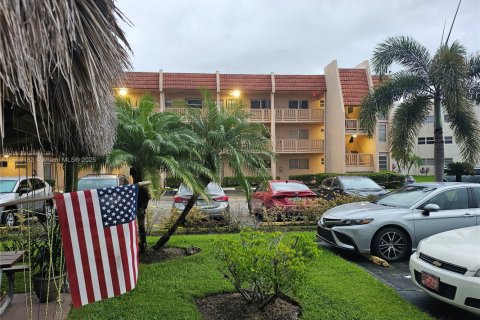 Condo in Margate, Florida, 1 bedroom  № 1750384 - photo 1