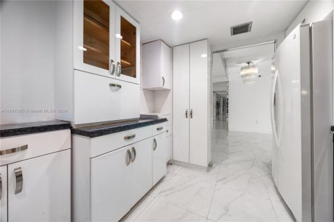Copropriété à vendre à Sunny Isles Beach, Floride: 2 chambres, 114.46 m2 № 1764465 - photo 9