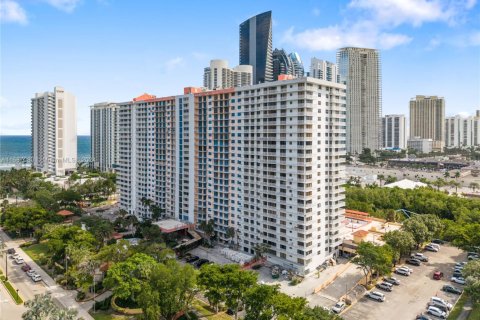 Copropriété à vendre à Sunny Isles Beach, Floride: 2 chambres, 114.46 m2 № 1764465 - photo 2