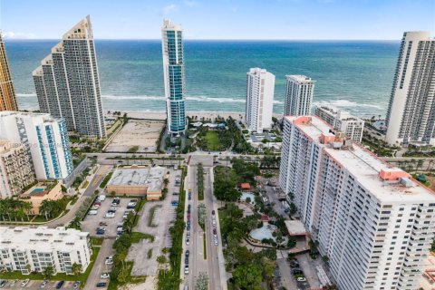 Copropriété à vendre à Sunny Isles Beach, Floride: 2 chambres, 114.46 m2 № 1764465 - photo 1
