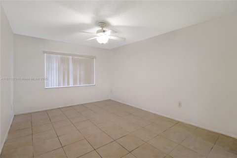 Condo in Miami, Florida, 1 bedroom  № 1923535 - photo 9